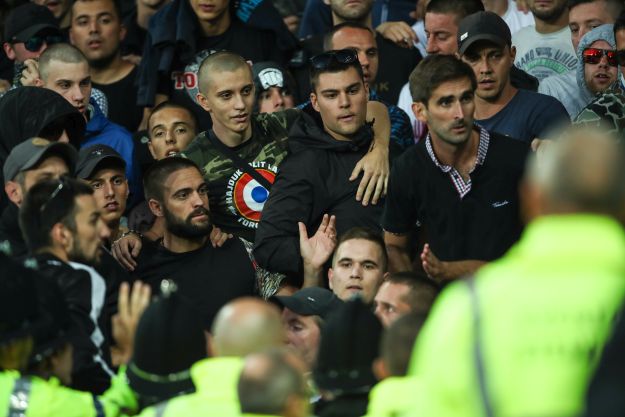 LIVERPOOL, ENGLAND - AUGUST 17: Fans of Hadjuk Split confront police during the UEFA Europa League Qualifying Play-Offs round first leg match between Everton FC and Hajduk Split at Goodison Park on August 17, 2017 in Liverpool, United Kingdom. (Photo by Robbie Jay Barratt - AMA/Getty Images)