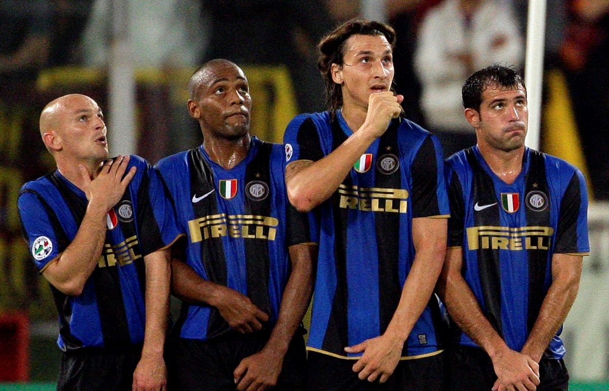 Inter r. Esteban Cambiasso real. They Ball.