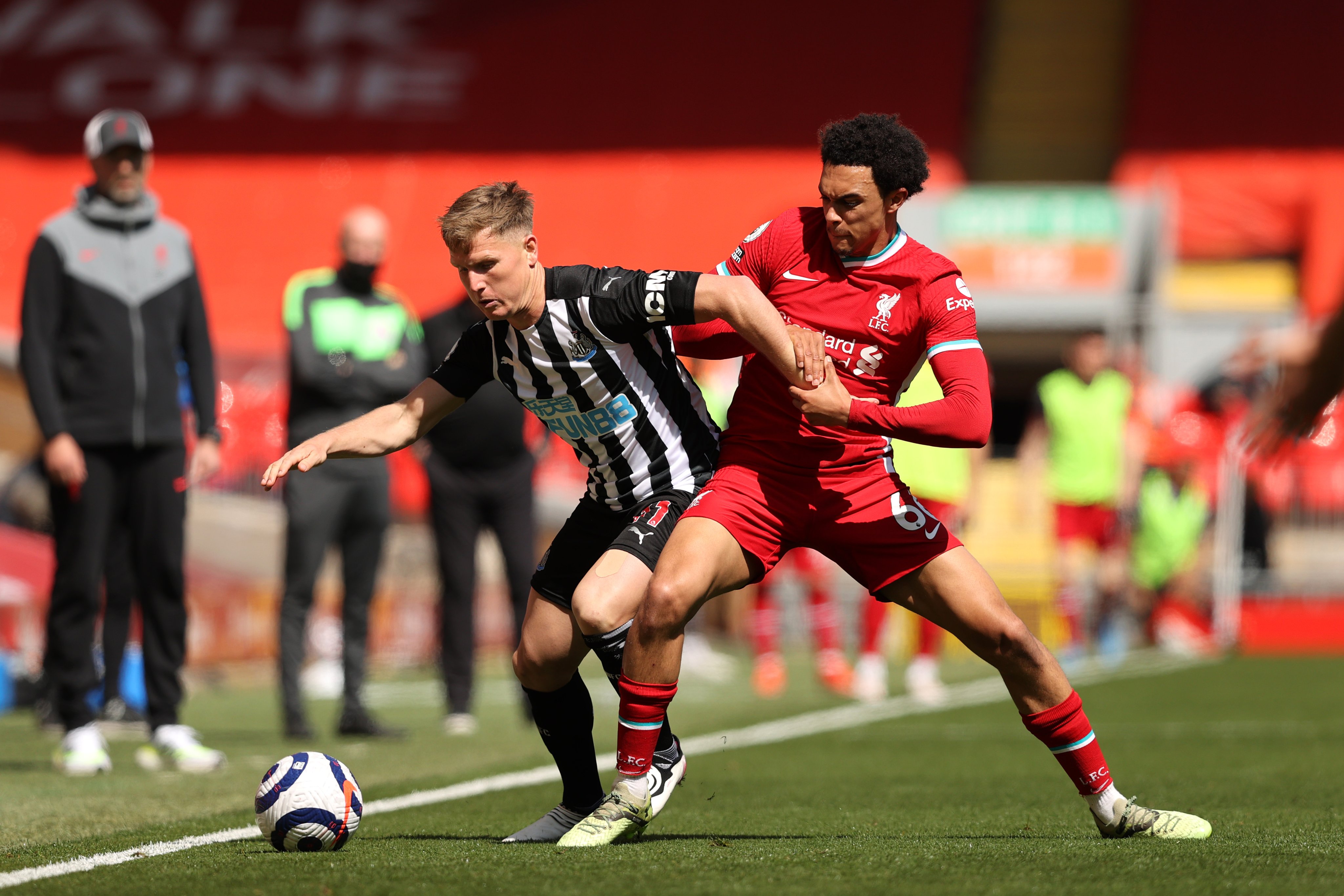 Ньюкасл ливерпуль прямая трансляция. Ливерпуль Ньюкасл. Liverpool vs Newcastle. Футбол Ливерпуль. Футбол матч Ливерпуль.