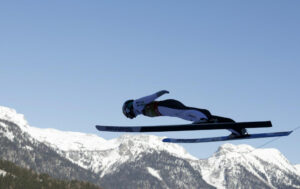 Словенците ја одбранија титулата во скијачки летови