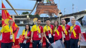 ФОТО НА ДЕНОТ: Македонските спортисти по Сена продефилираа во „градот на светлината“!